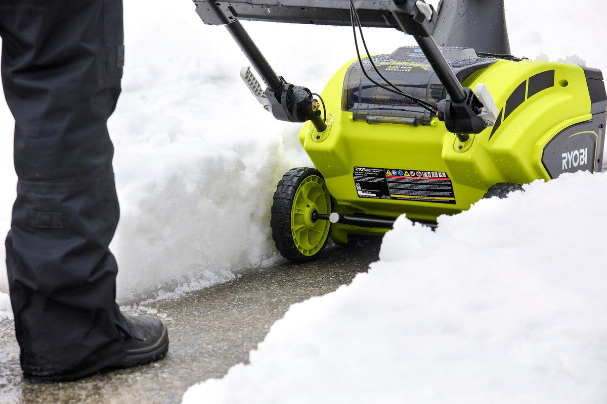 40V HP Brushless 21" SNOW THROWER KIT Image 6